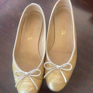 Chanel nude patten leather ballerina flats